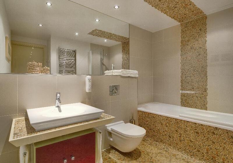 جناح, Mamaison Residence Diana