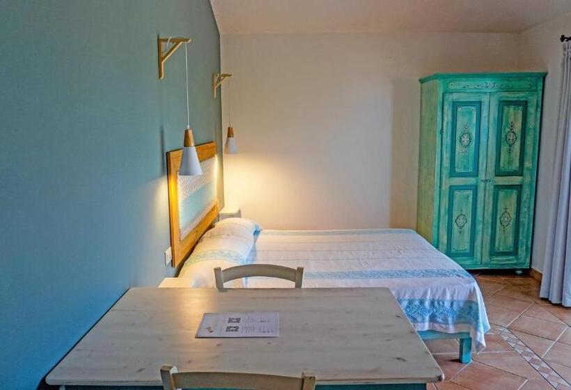 标准工作室, Residence Hotel Lu Nibareddu