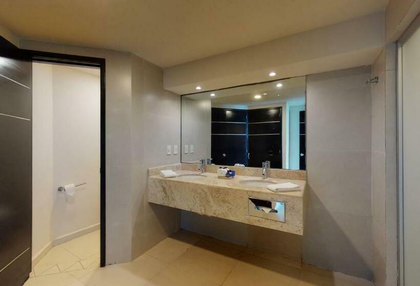 디럭스 스위트 킹 침대, Seadust Cancun Family Resort  All Inclusive