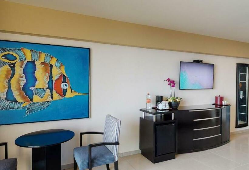 キングサイズベッドのデラックススイート, Seadust Cancun Family Resort  All Inclusive