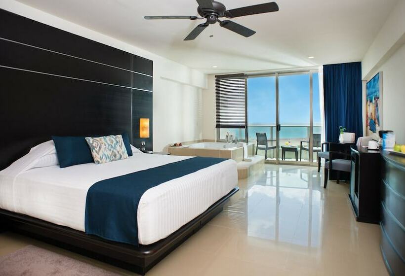 キングサイズベッドのデラックススイート, Seadust Cancun Family Resort  All Inclusive
