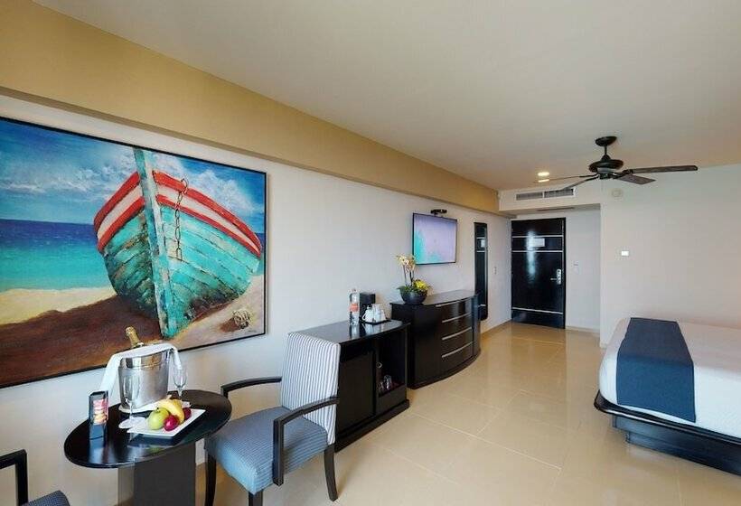 キングサイズベッドのデラックススイート, Seadust Cancun Family Resort  All Inclusive