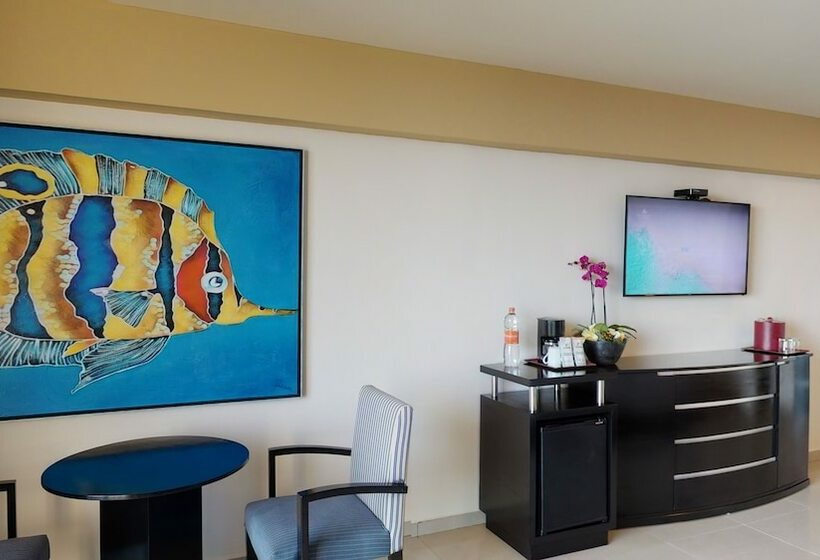 キングサイズベッドのデラックススイート, Seadust Cancun Family Resort  All Inclusive