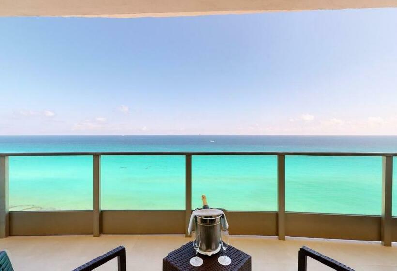 キングサイズベッドのスイートルーム, Seadust Cancun Family Resort  All Inclusive