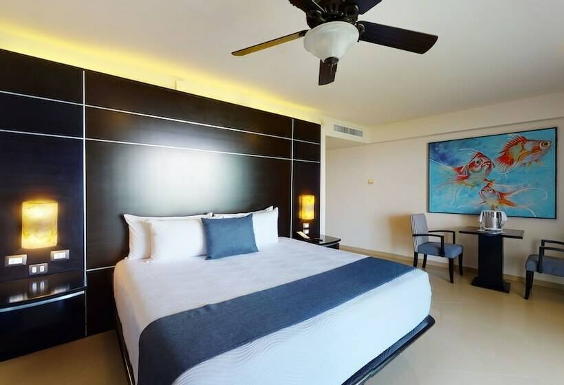 キングサイズベッドのスイートルーム, Seadust Cancun Family Resort  All Inclusive