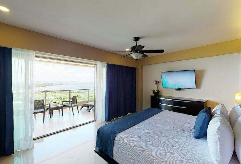キングサイズベッドのスイートルーム, Seadust Cancun Family Resort  All Inclusive