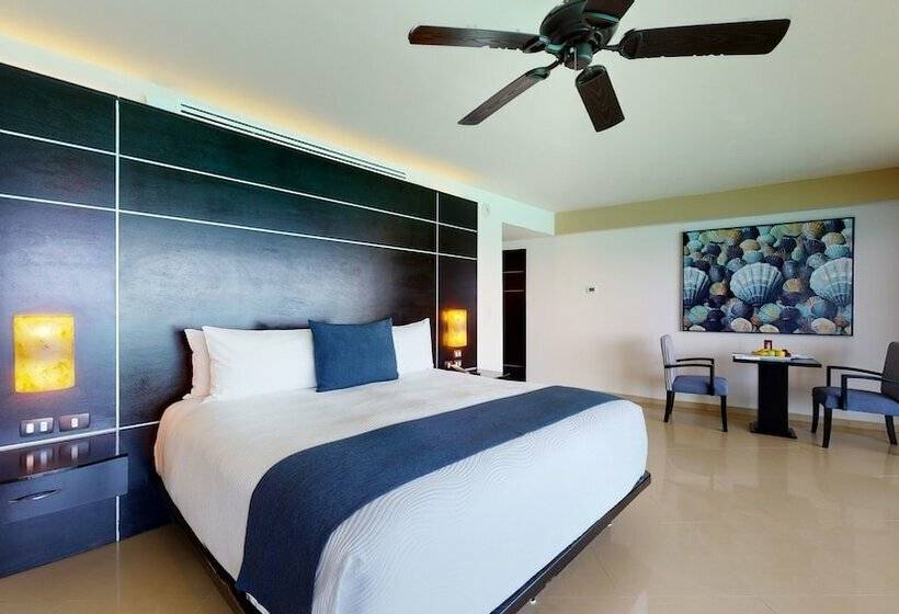 キングサイズベッドのスイートルーム, Seadust Cancun Family Resort  All Inclusive