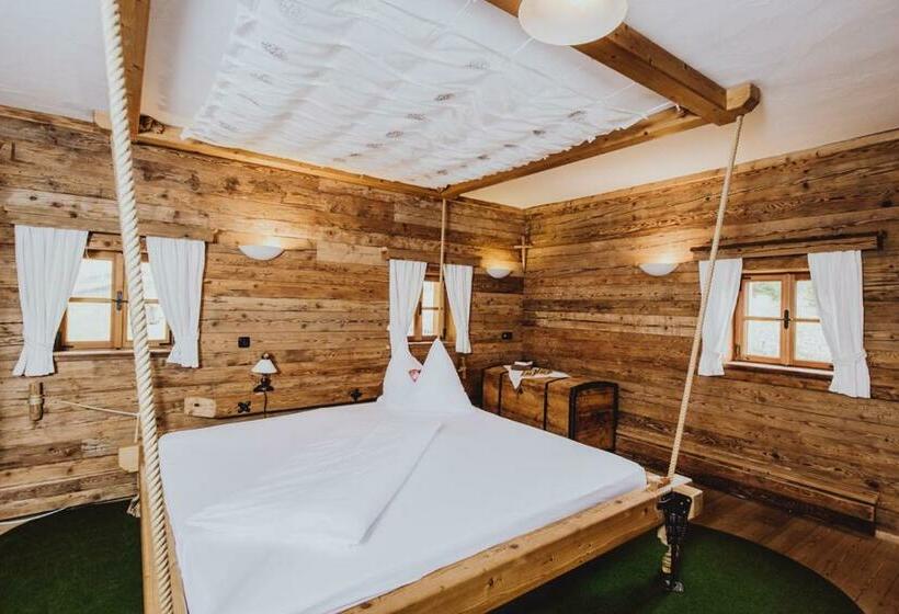 Номер Deluxe, Roanwirt