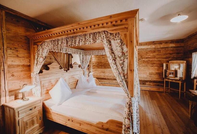 Номер Deluxe, Roanwirt