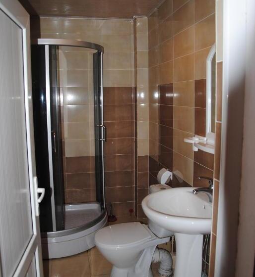 اتاق استاندارد سه نفره, Tori