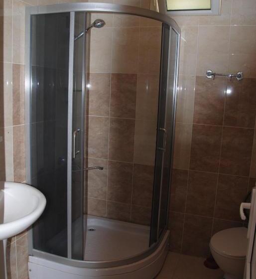 اتاق استاندارد چهارنفره با بالکن, Tori