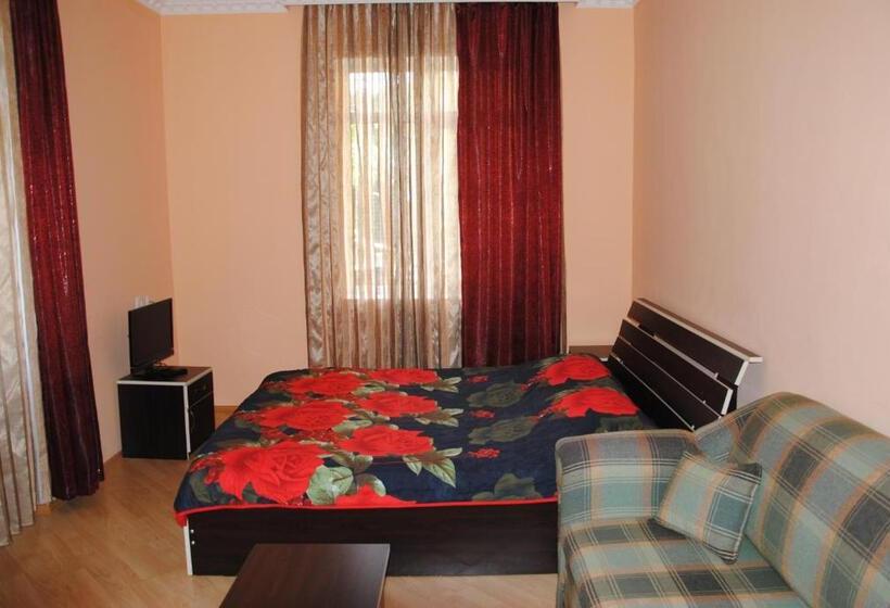 اتاق استاندارد چهارنفره با بالکن, Tori