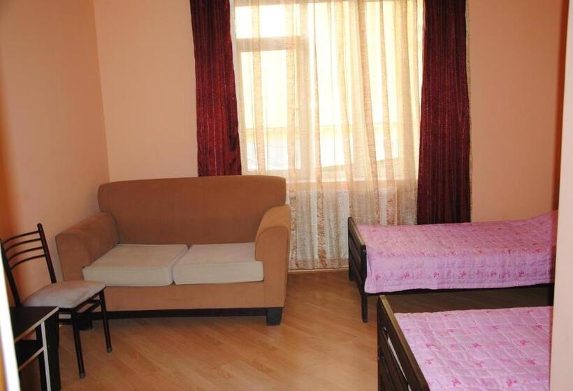 اتاق استاندارد چهارنفره با بالکن, Tori