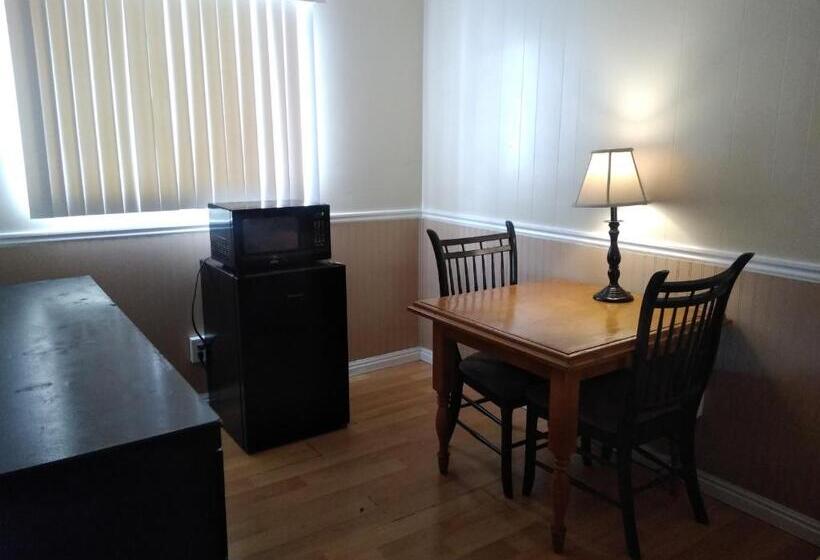 غرفة قياسية, The Charin Inn