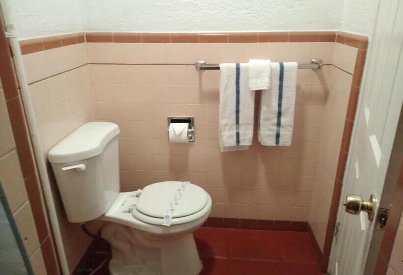 غرفة إقتصادية, The Charin Inn