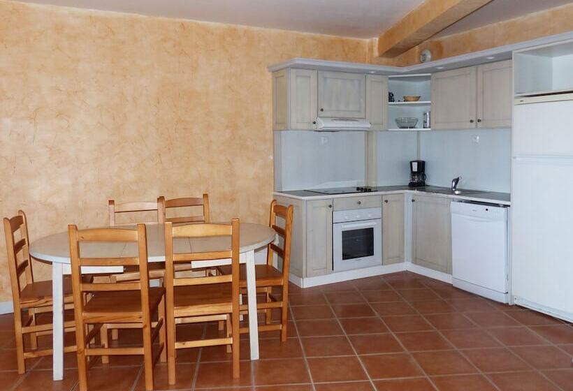 带2个卧室的公寓, Appart Hotel Victoria Garden La Ciotat