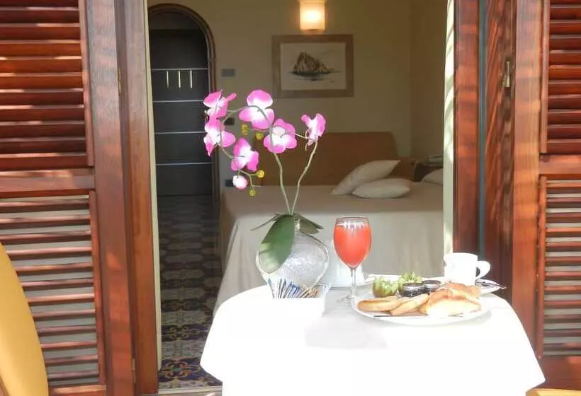 اتاق استاندارد چهار تخته, Aktea