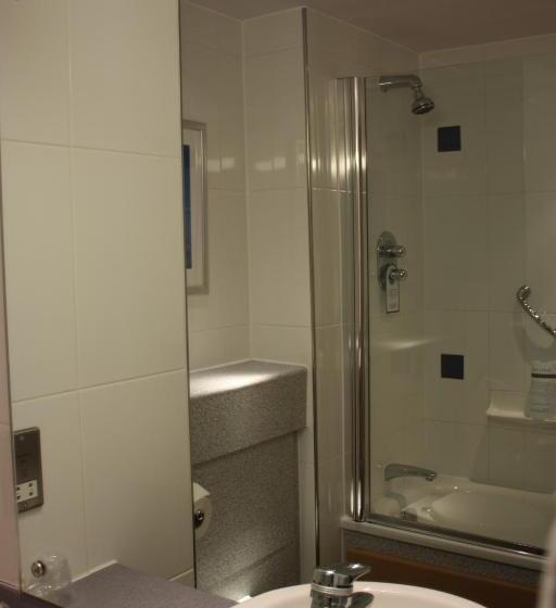 スーペリアールーム, Alexandra House