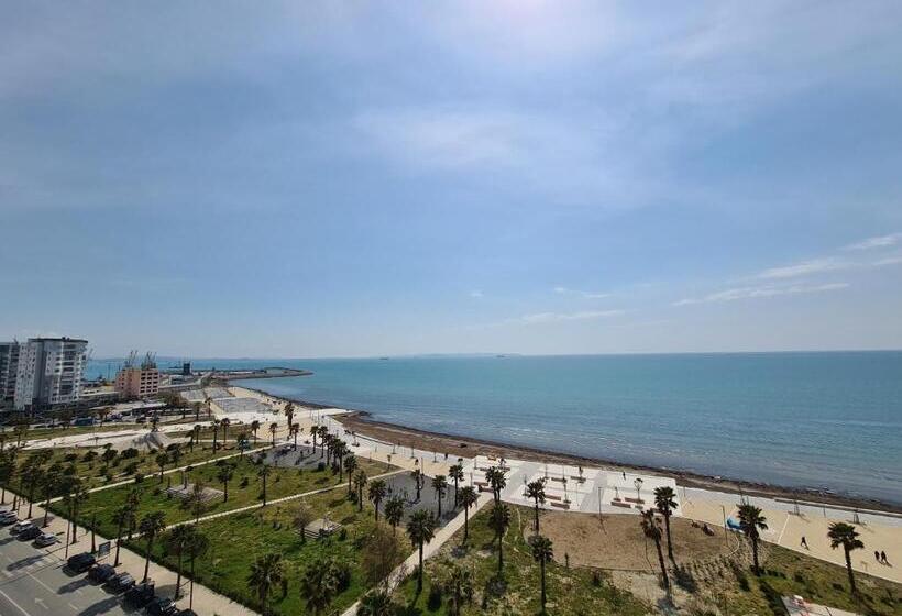 海景带阳台高级间, Arvi