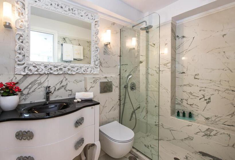 Королевский Люкс, Athina Luxury Suites
