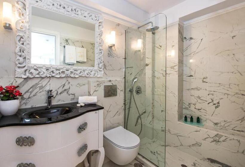 ロイヤルスイート, Athina Luxury Suites