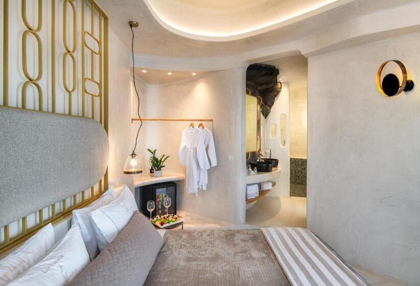 Superior suite with view, Athina Luxury Suites