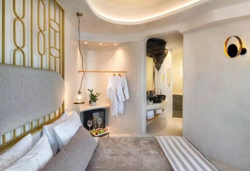 Superior suite with view, Athina Luxury Suites