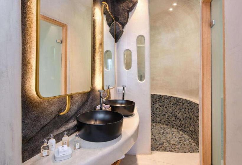 Superior suite with view, Athina Luxury Suites