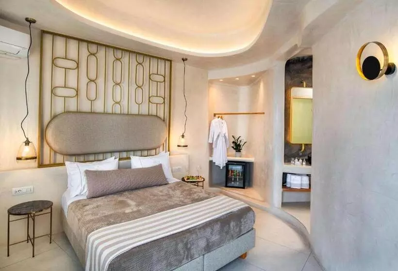 Superior suite with view, Athina Luxury Suites
