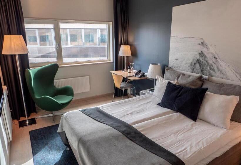 غرفة قياسية, Clarion Hotel Sign