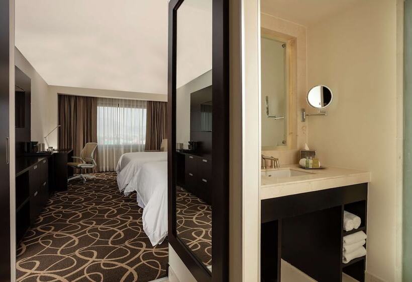 חדר סטנדרט שתי מיטות זוגיות, Doubletree By Hilton Toluca
