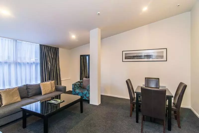2ベッドルームアパートメント, Gilmer Apartment