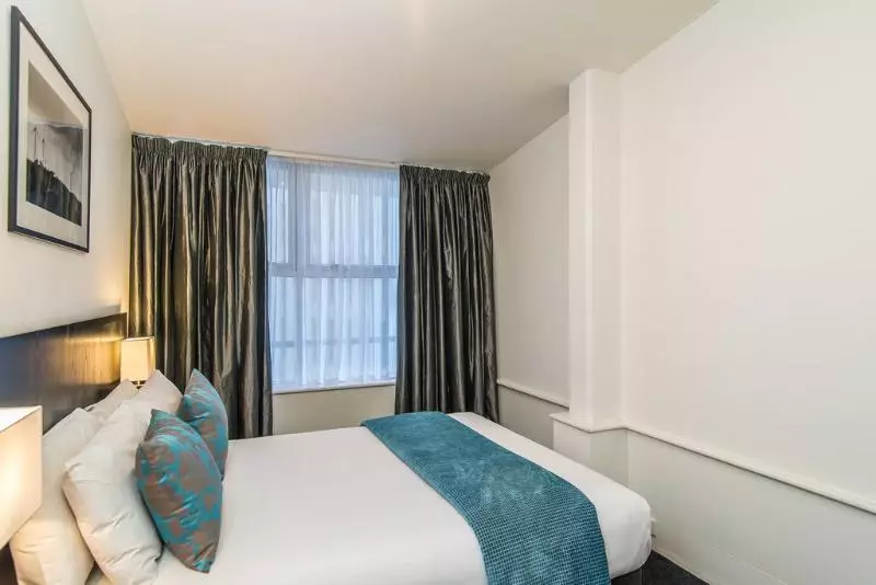 2ベッドルームアパートメント, Gilmer Apartment