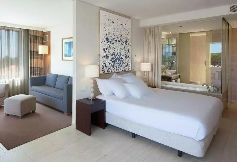 キングサイズベッドのデラックスルーム, Hilton Vilamoura As Cascatas Golf Resort & Spa