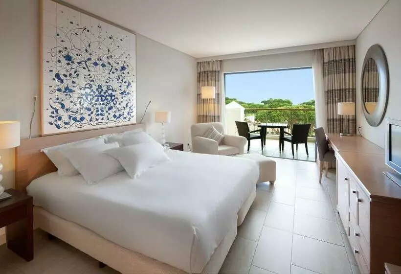 キングサイズベッドのデラックスルーム, Hilton Vilamoura As Cascatas Golf Resort & Spa