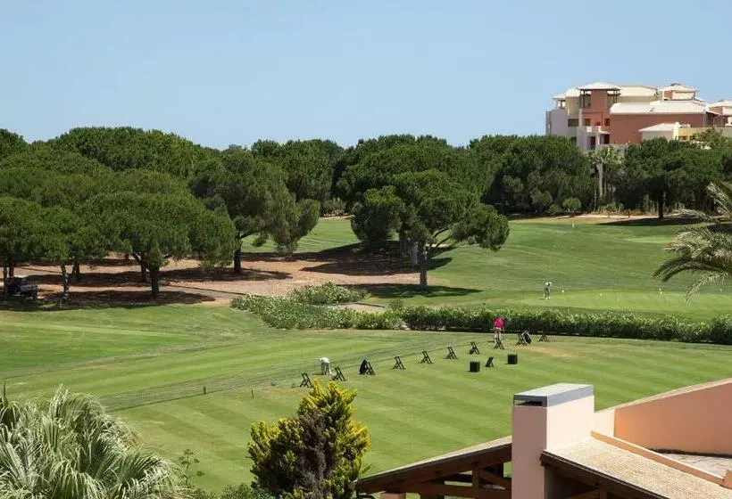 キングサイズベッドのデラックスルーム, Hilton Vilamoura As Cascatas Golf Resort & Spa