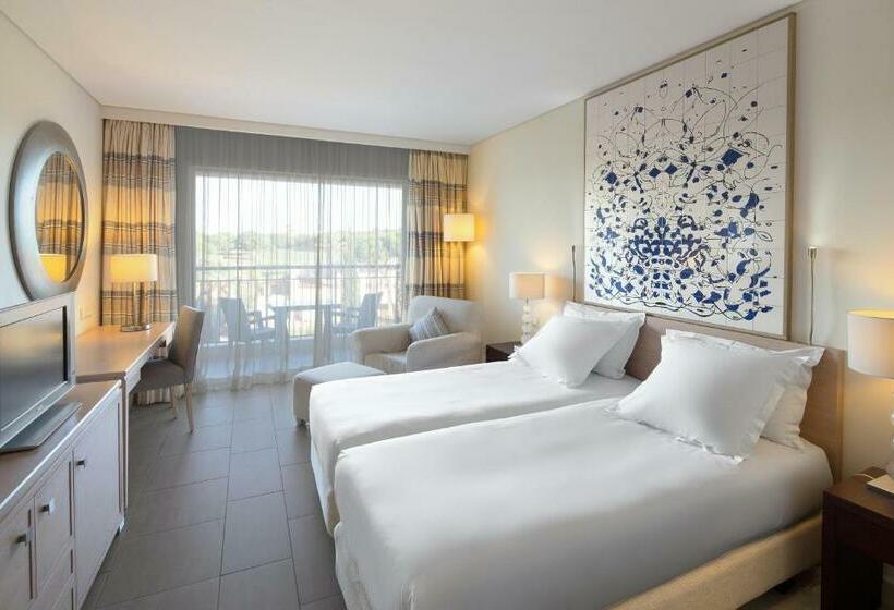 풀장 전망 디럭스 룸, Hilton Vilamoura As Cascatas Golf Resort & Spa