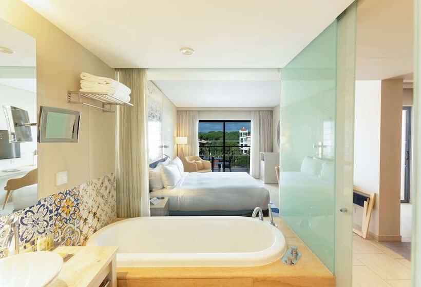풀장 전망 디럭스 룸, Hilton Vilamoura As Cascatas Golf Resort & Spa