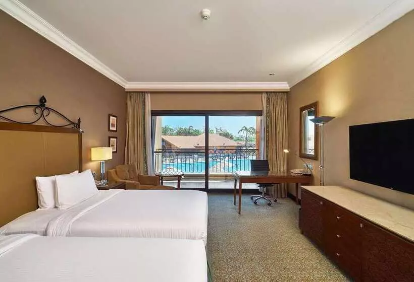プールの見えるデラックスルーム, Hilton Vilamoura As Cascatas Golf Resort & Spa