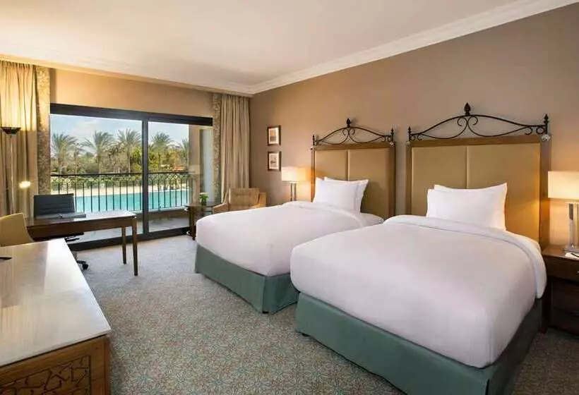 プールの見えるデラックスルーム, Hilton Vilamoura As Cascatas Golf Resort & Spa