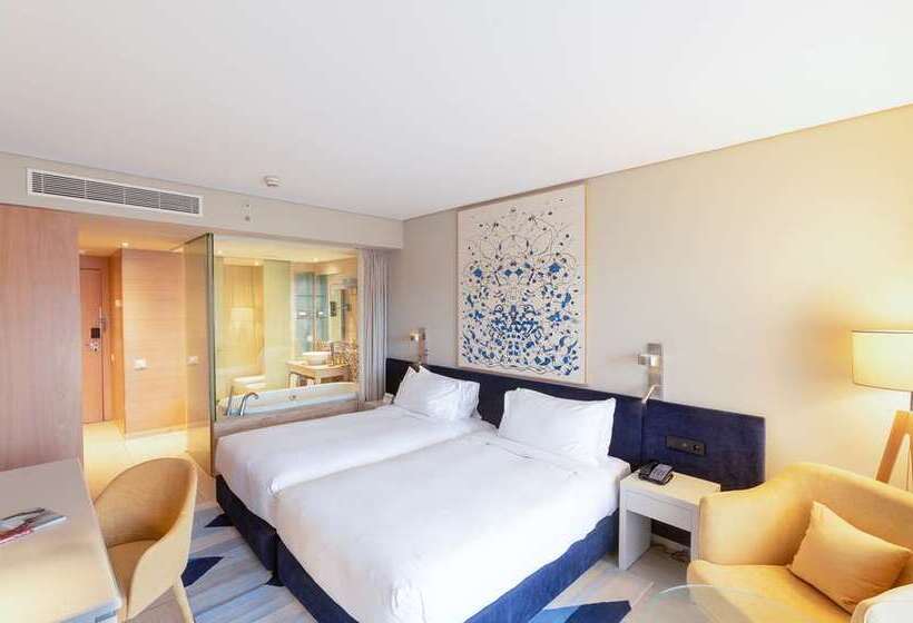 풀장 전망 디럭스 룸, Hilton Vilamoura As Cascatas Golf Resort & Spa