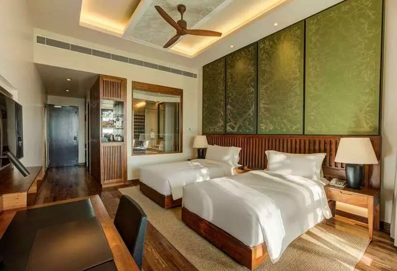 プールの見えるデラックスルーム, Hilton Vilamoura As Cascatas Golf Resort & Spa
