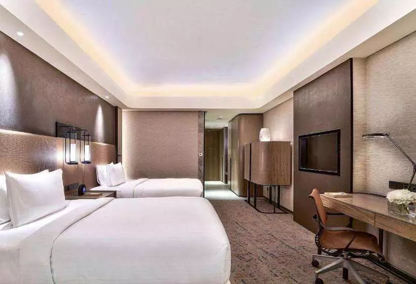 プールの見えるデラックスルーム, Hilton Vilamoura As Cascatas Golf Resort & Spa