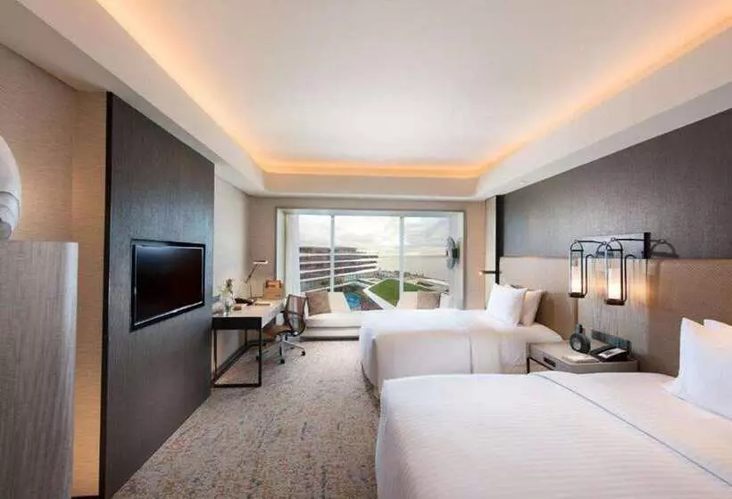プールの見えるデラックスルーム, Hilton Vilamoura As Cascatas Golf Resort & Spa