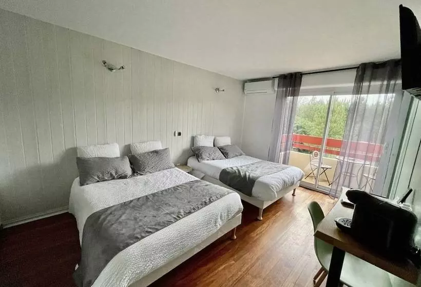 スタンダード４人部屋, Paris Madrid