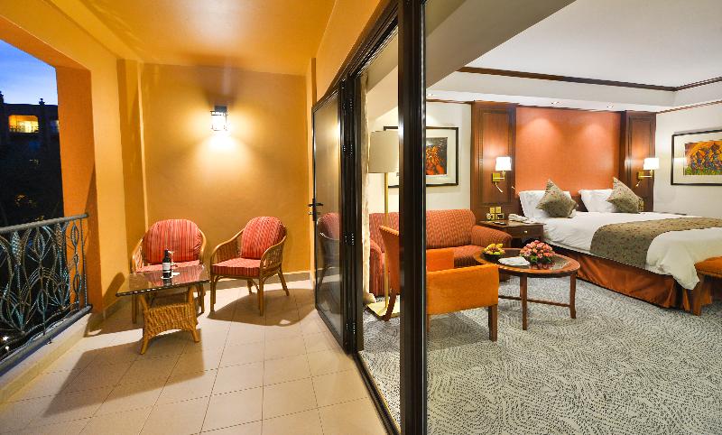 اتاق اجرایی, Kampala Serena