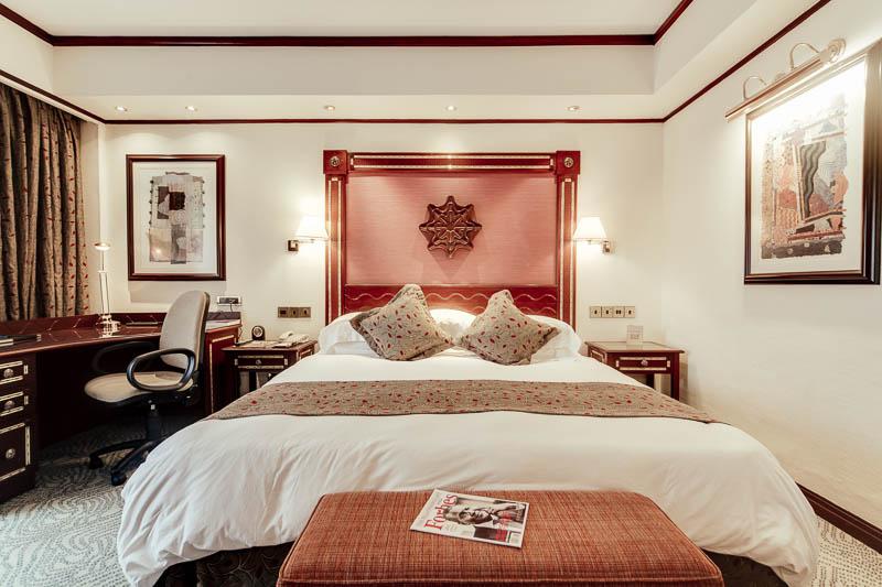 اتاق لوکس, Kampala Serena