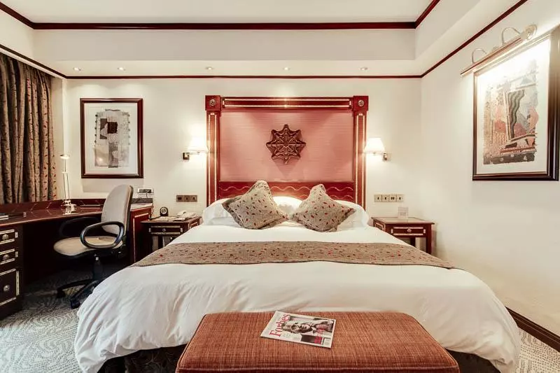 اتاق لوکس, Kampala Serena