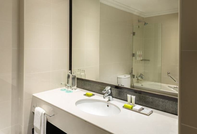 Club Room Sea View, Le Méridien Mina Seyahi Beach Resort & Waterpark