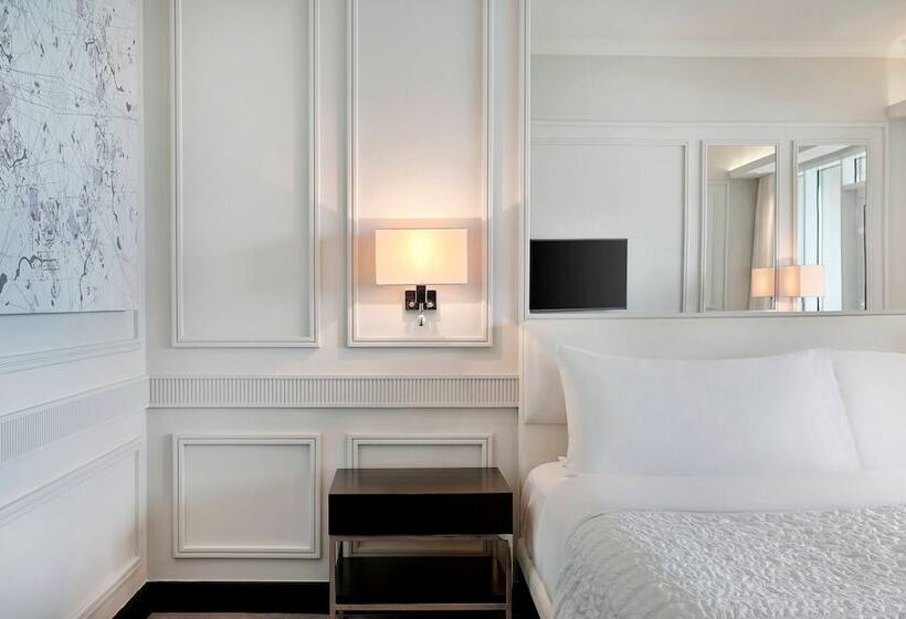 اتاق لوکس با بالکن و چشم‌انداز دریا, Le Méridien Mina Seyahi Beach Resort & Waterpark